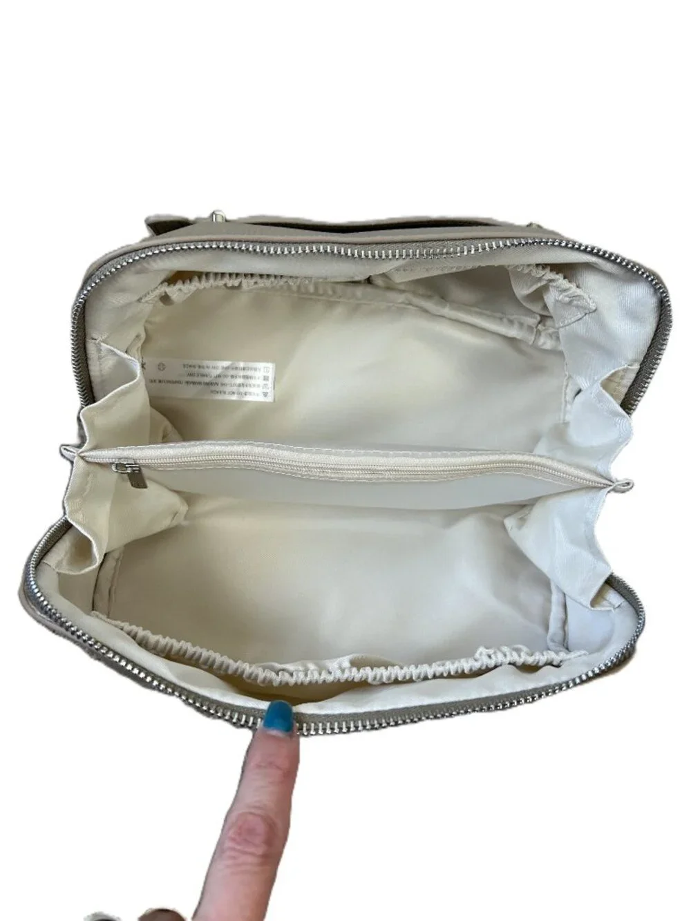 Eachy Travel Cosmetic Bag Tan NWOT